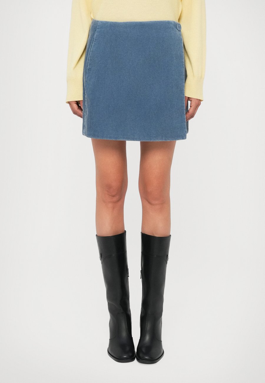 Юбка Holzweiler ENJA SKIRT, Blue Mix/Light Blue
Юбка Holzweiler ENJA SKIRT, Blue Mix/Light Blue