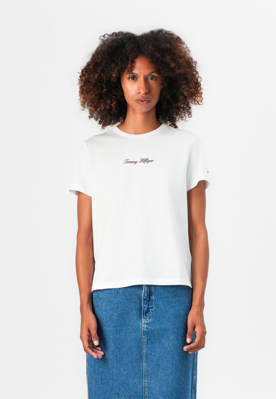 Футболка Tommy Hilfiger CLASSIC SCRIPT TEE, Ecru/Off-White
Футболка Tommy Hilfiger CLASSIC SCRIPT TEE, Ecru/Off-White
