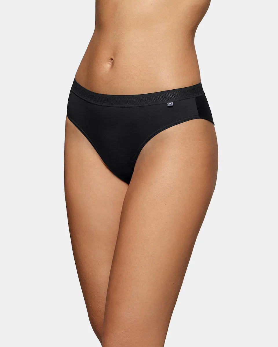 Однотонные стринги с перфорированной талией Impetus, черный
Однотонные стринги с перфорированной талией Impetus, черный