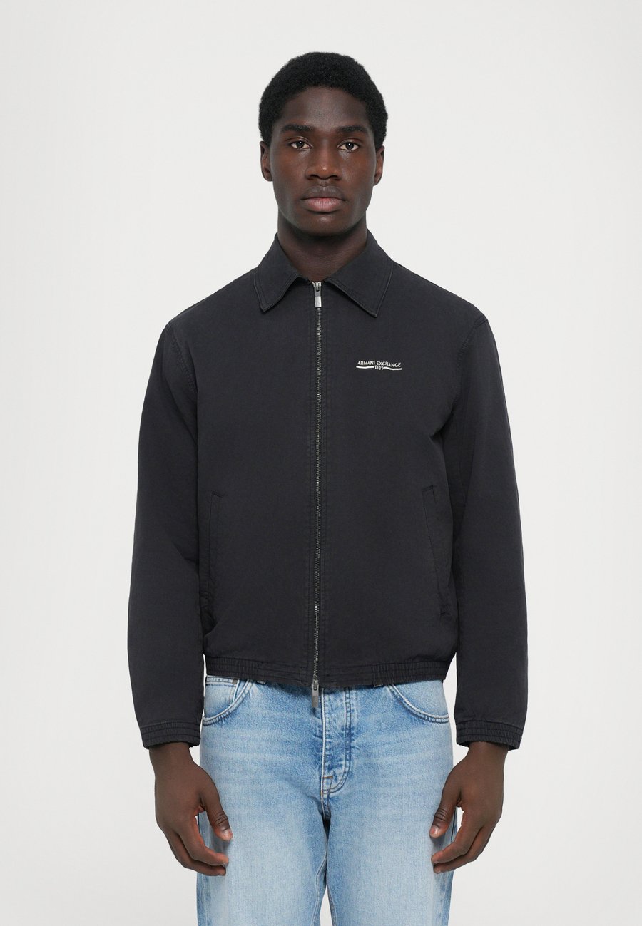 Куртка Armani Exchange BLOUSON JACKET, Deep Navy/Dark Blue
Куртка Armani Exchange BLOUSON JACKET, Deep Navy/Dark Blue