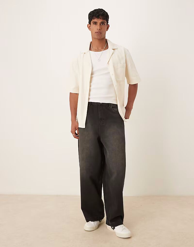 Джинсы свободного кроя ASOS DESIGN черного цвета с коричневым оттенком
Джинсы свободного кроя ASOS DESIGN черного цвета с коричневым оттенком