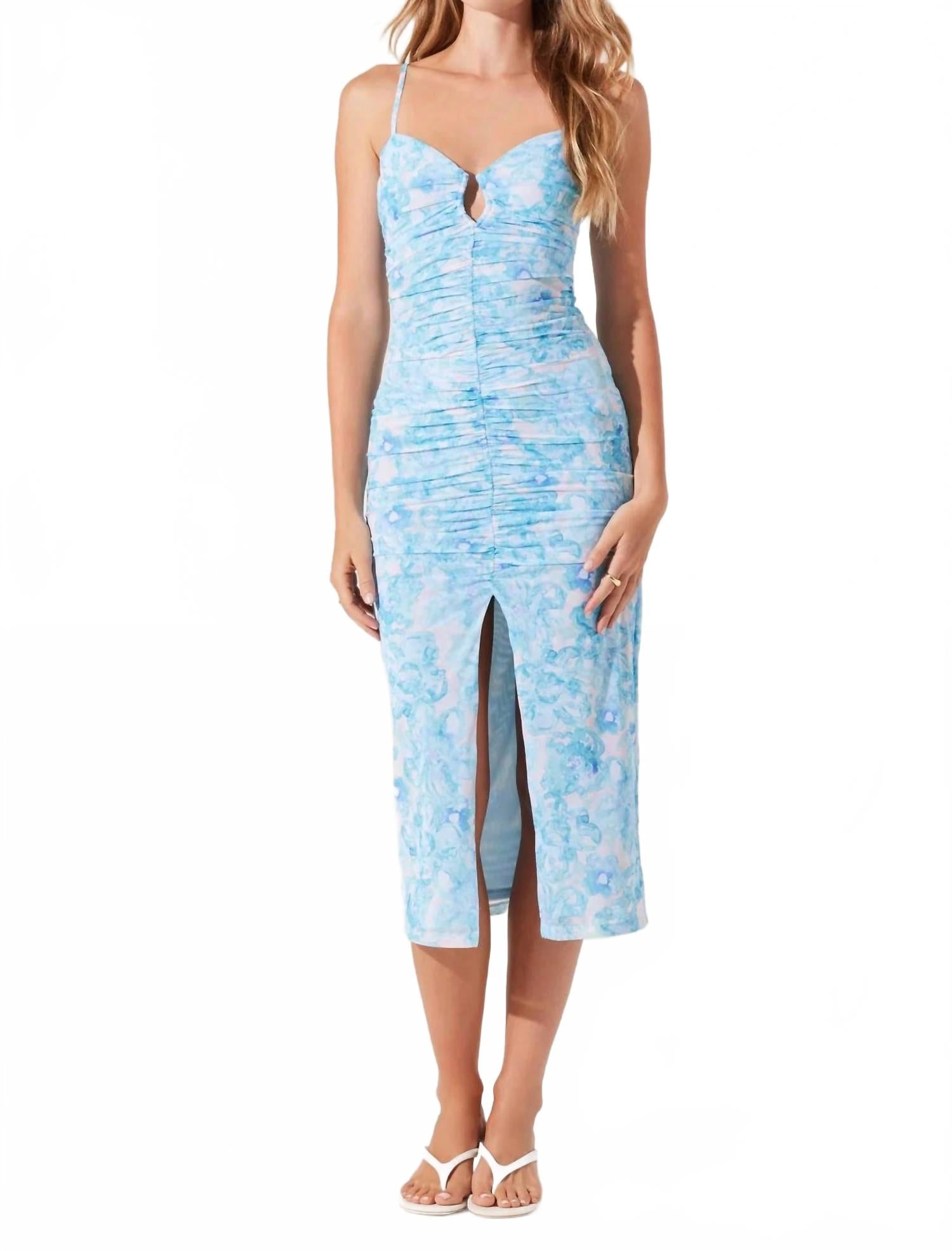 Платье Palmero в синем цвете с разноцветным цветочным принтом ASTR
Платье Palmero в синем цвете с разноцветным цветочным принтом ASTR