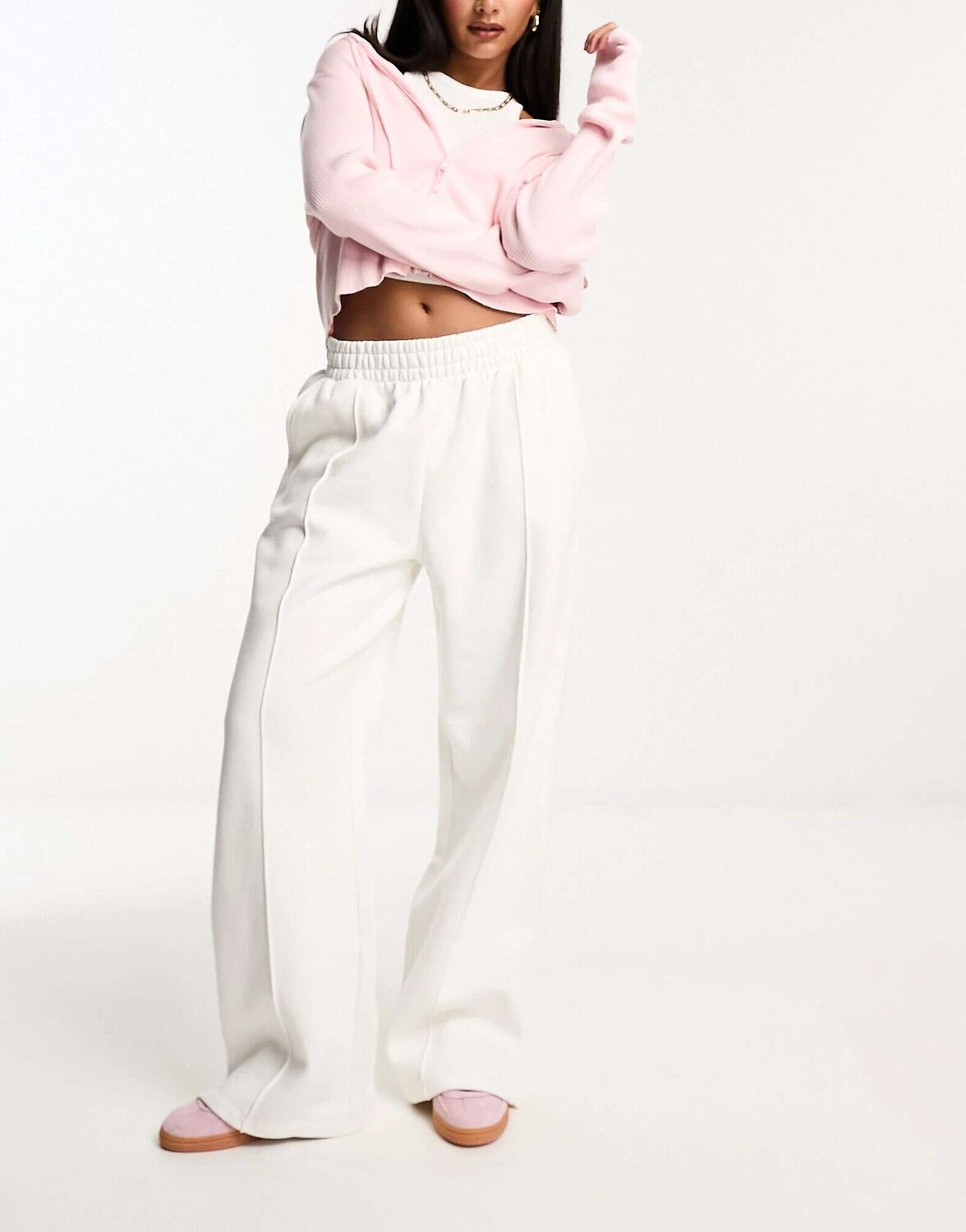 Кремовые джоггеры прямого кроя с защипами ASOS
Кремовые джоггеры прямого кроя с защипами ASOS