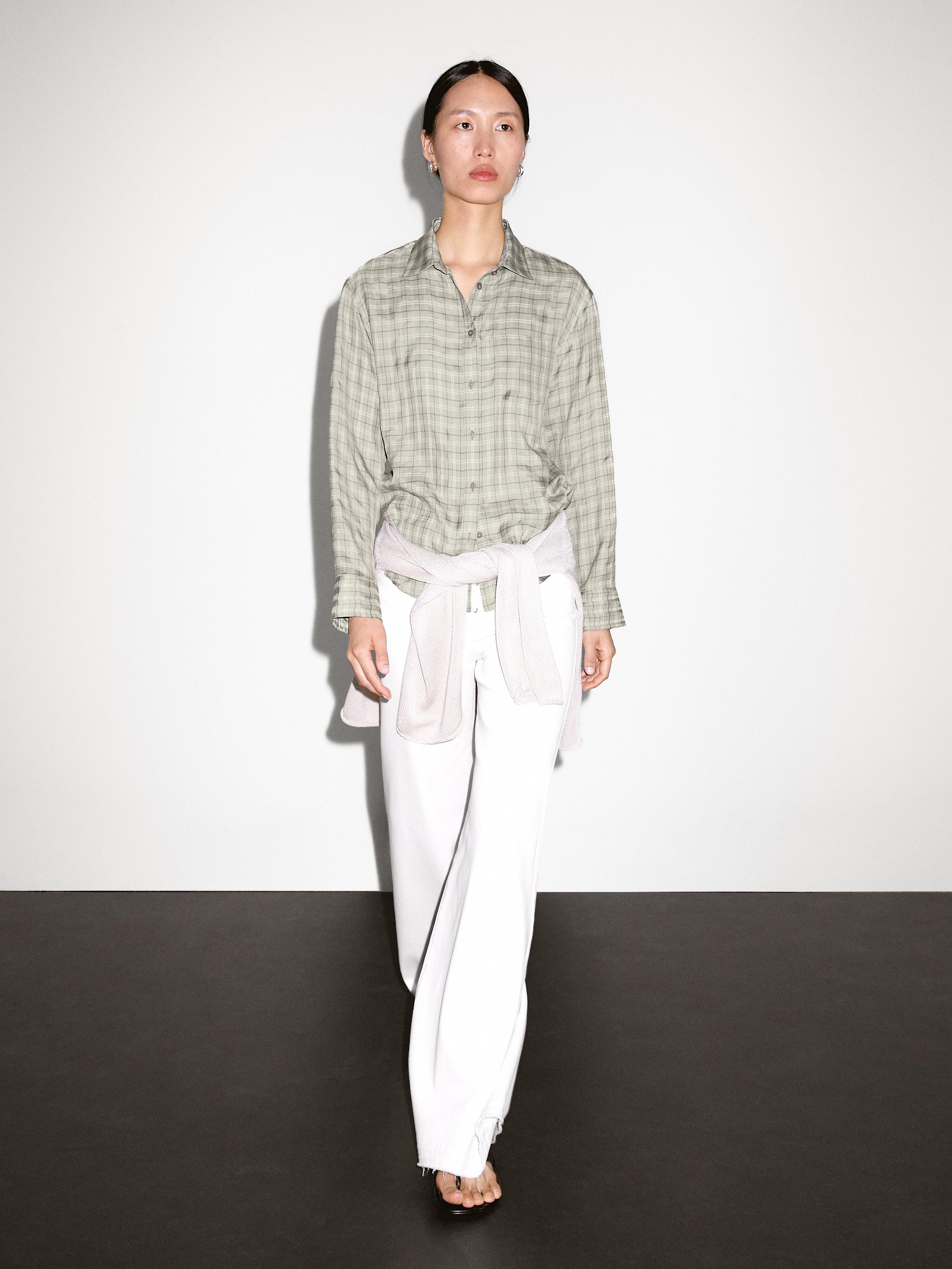 Струящаяся клетчатая рубашка из 100% купро Massimo Dutti, серый
Струящаяся клетчатая рубашка из 100% купро Massimo Dutti, серый