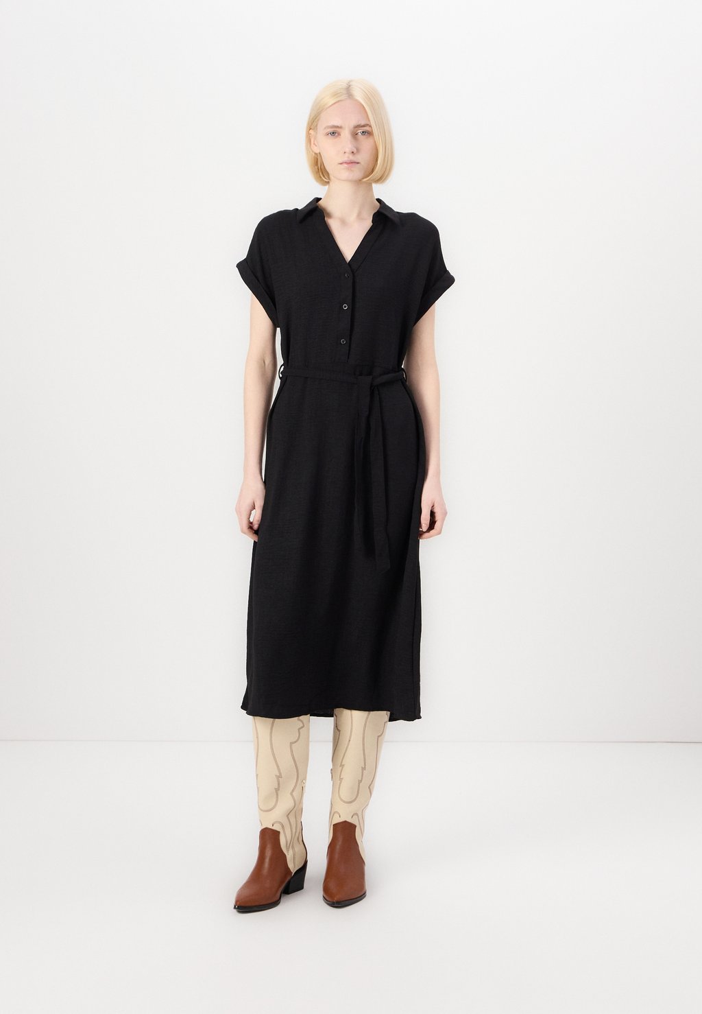 Платье-рубашка JDYMIAMI MIDI JDY, черный
Платье-рубашка JDYMIAMI MIDI JDY, черный