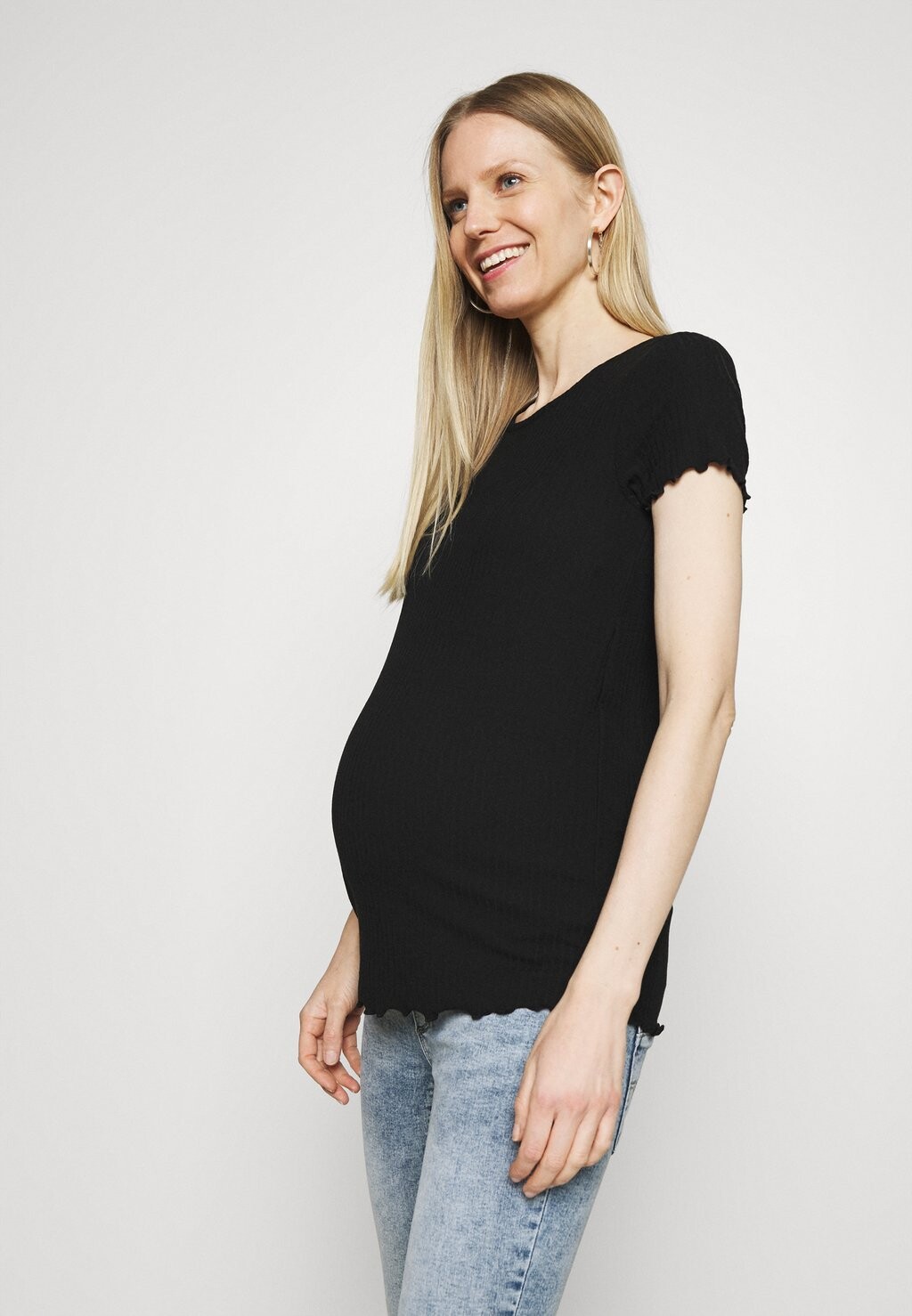 Базовая футболка ONLY MATERNITY, черный
Базовая футболка ONLY MATERNITY, черный