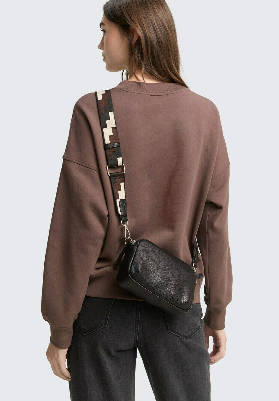 Сумка кросс-боди TOM TAILOR DENIM Cross body bag, Schwarz Black/Black
Сумка кросс-боди TOM TAILOR DENIM Cross body bag, Schwarz Black/Black