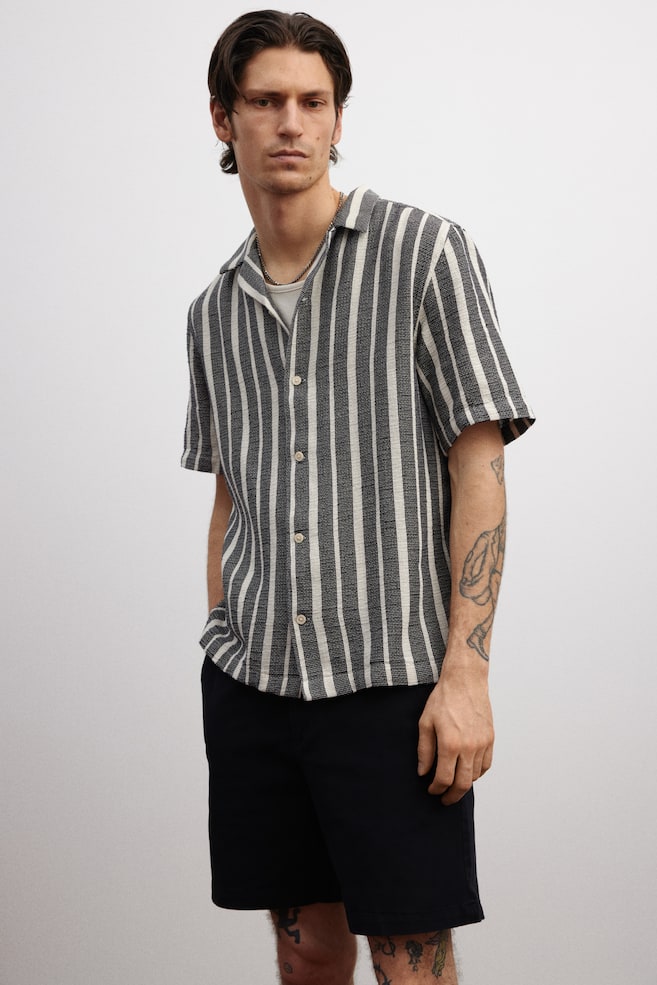 Шорты-Чиносы обычного кроя H&M, черный
Шорты-Чиносы обычного кроя H&M, черный