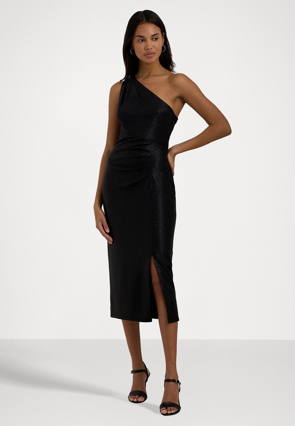 Коктейльное платье RUDRANIMETALLIC ONE SHOULDER COCKTAIL DRESS Ralph Lauren, черный
Коктейльное платье RUDRANIMETALLIC ONE SHOULDER COCKTAIL DRESS Ralph Lauren, черный