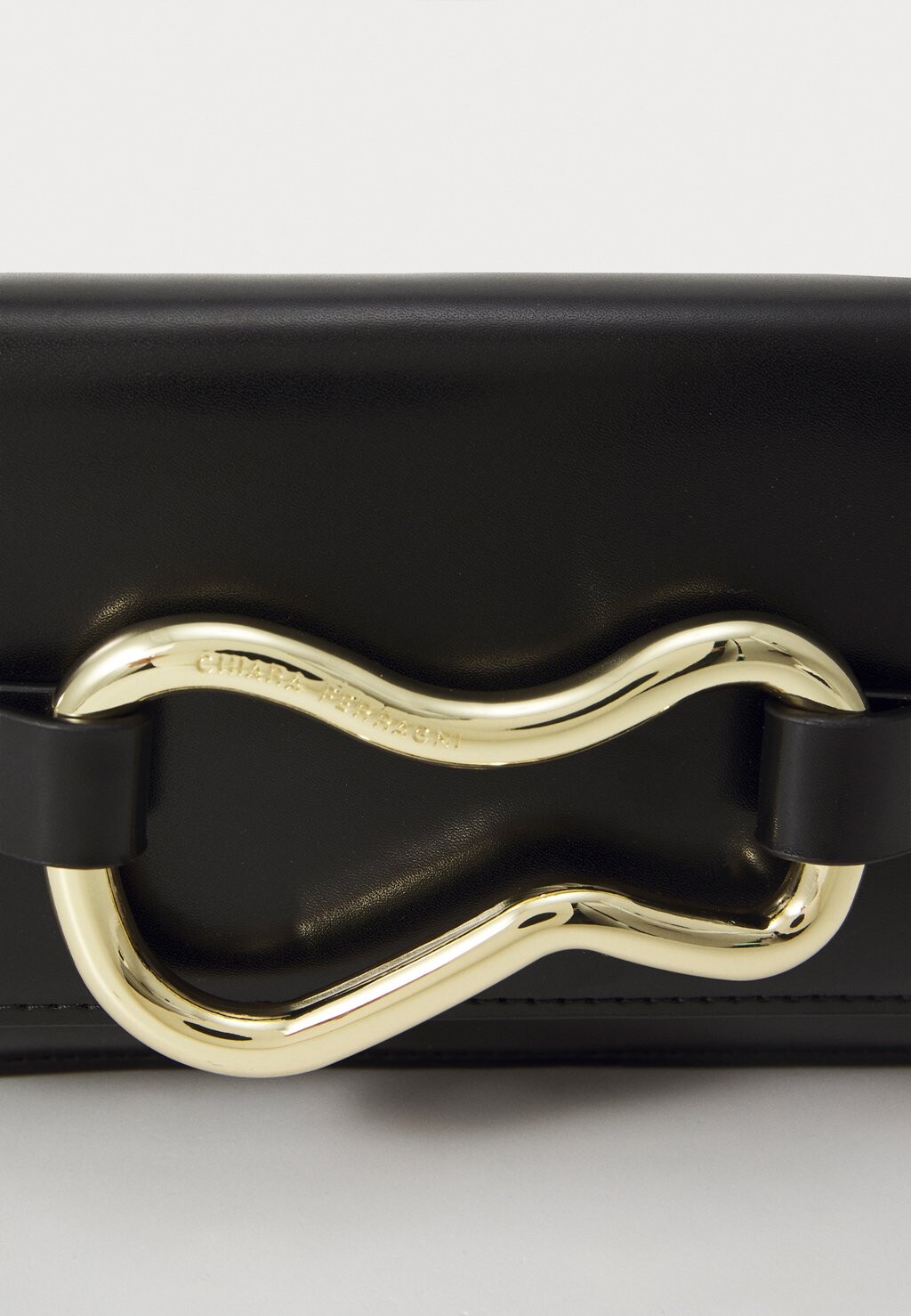 Сумка через плечо LOOP CHIARA FERRAGNI, черный
Сумка через плечо LOOP CHIARA FERRAGNI, черный