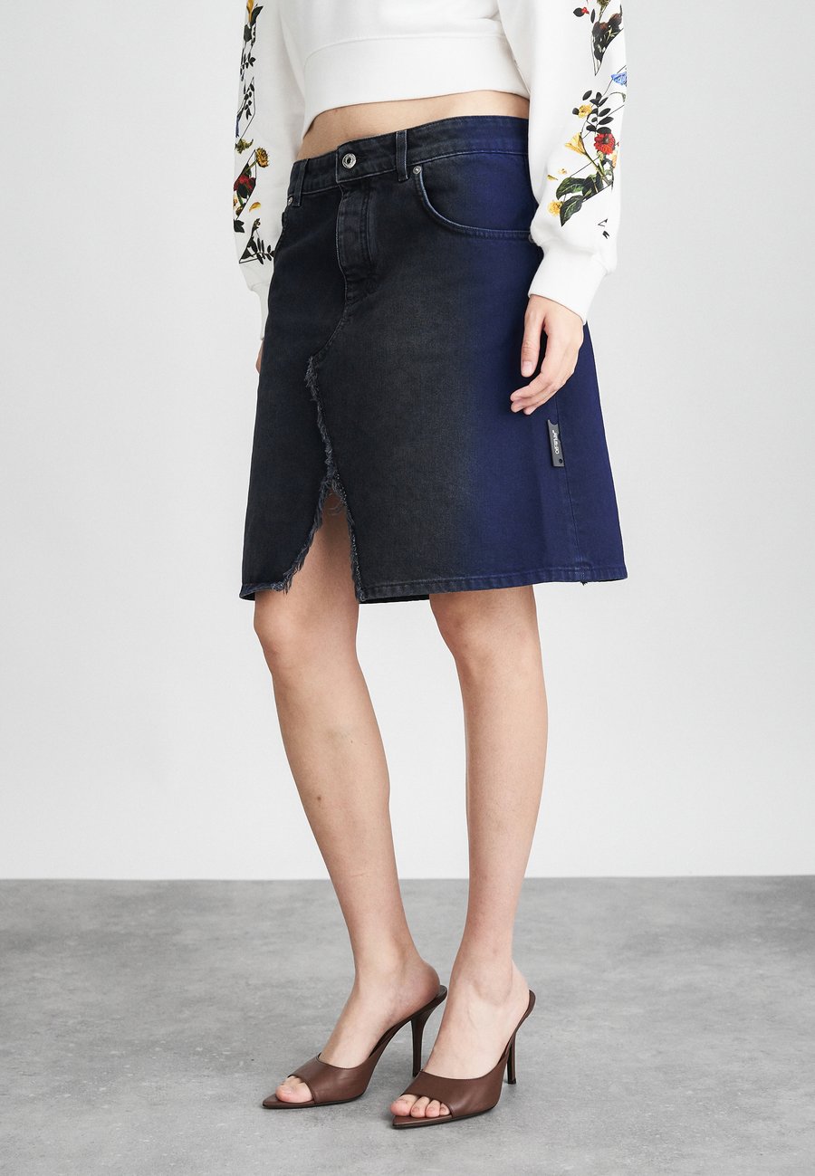 Юбка OFF-WHITE JIL MIDI SKIRT, Spray Blue/Dark-Blue Denim
Юбка OFF-WHITE JIL MIDI SKIRT, Spray Blue/Dark-Blue Denim