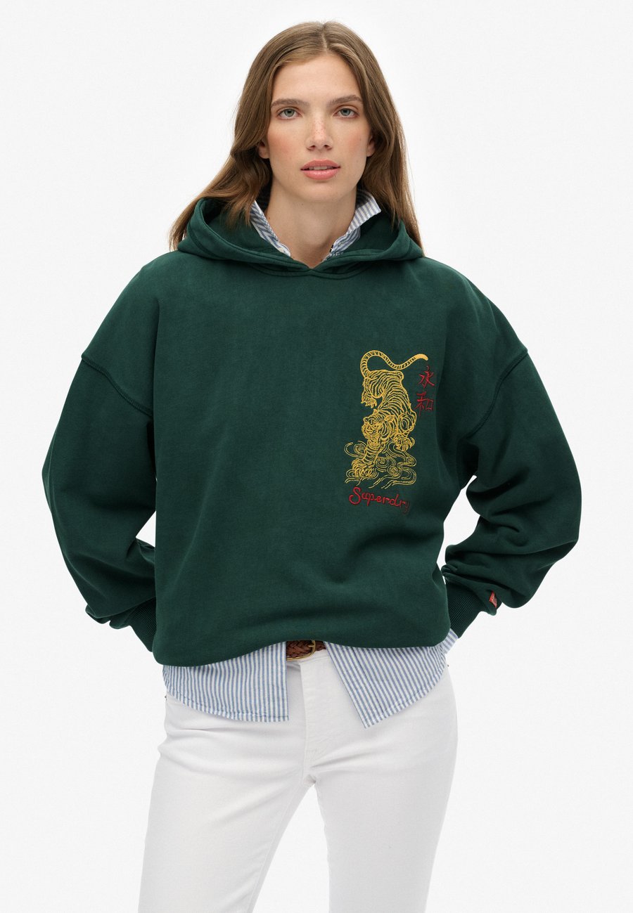 Худи Superdry & Co TOKYO NARRATIVE, Enamel Green/Green, Зеленый, Худи Superdry & Co TOKYO NARRATIVE, Enamel Green/Green
Худи Superdry & Co TOKYO NARRATIVE, Enamel Green/Green, Зеленый, Худи Superdry & Co TOKYO NARRATIVE, Enamel Green/Green