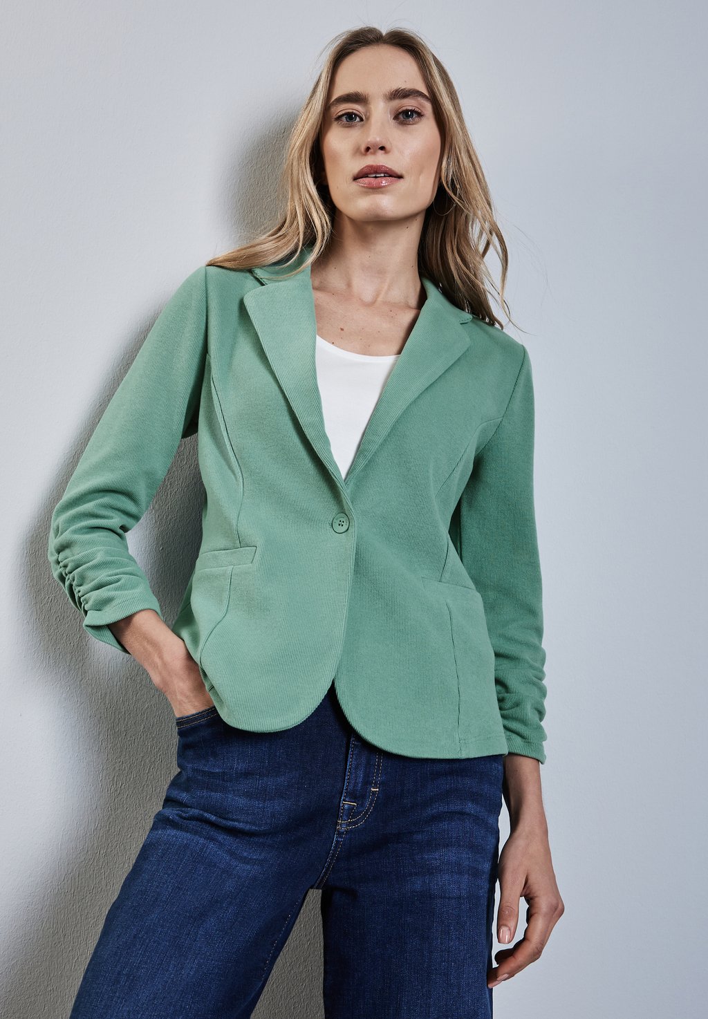 Блейзер MIT RAFFUNG Street One, темно-зеленый
Блейзер MIT RAFFUNG Street One, темно-зеленый