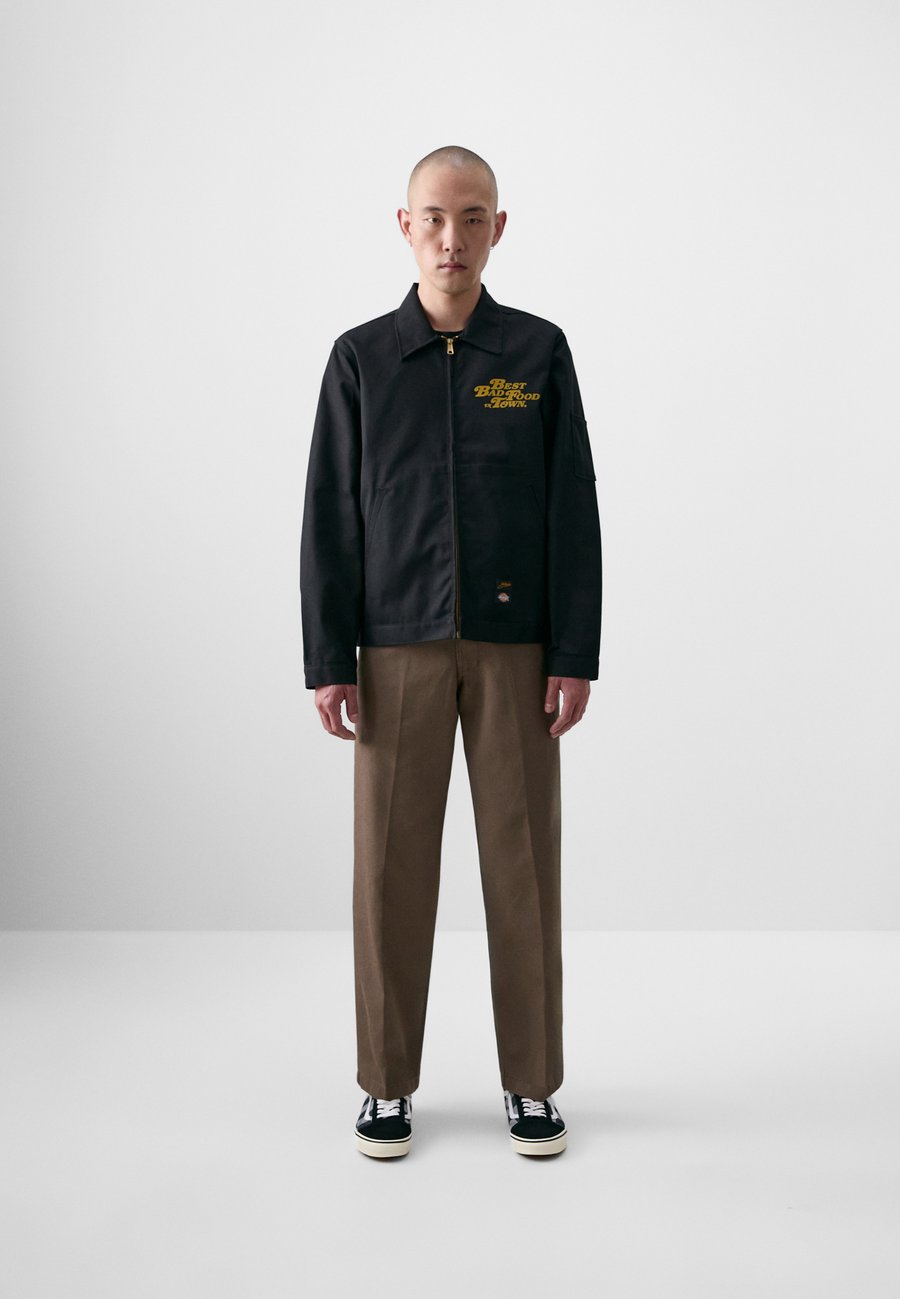 Куртка Dickies GOLDIES EISENHOWER JACKET, Black
Куртка Dickies GOLDIES EISENHOWER JACKET, Black