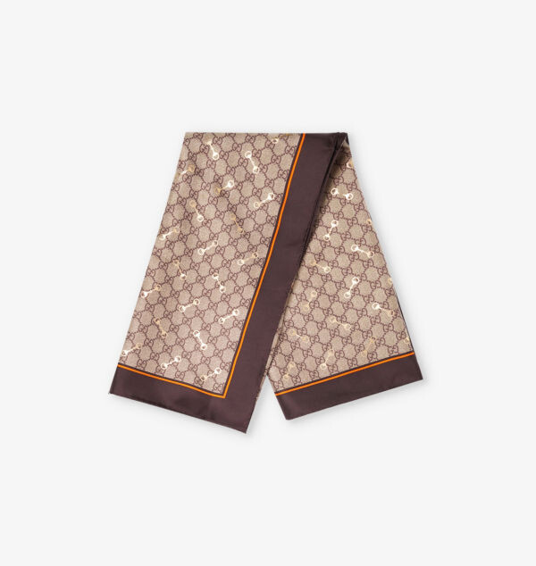 Шелковый шарф с принтом в виде конского удила и монограммой Gg Gucci, мультиколор
Шелковый шарф с принтом в виде конского удила и монограммой Gg Gucci, мультиколор
