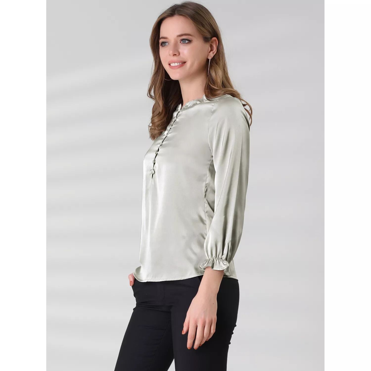 Женская офисная атласная блузка с рюшами на шее и пузырьковыми рукавами на эластичных манжетах и пуговицах ALLEGRA K
Женская офисная атласная блузка с рюшами на шее и пузырьковыми рукавами на эластичных манжетах и пуговицах ALLEGRA K