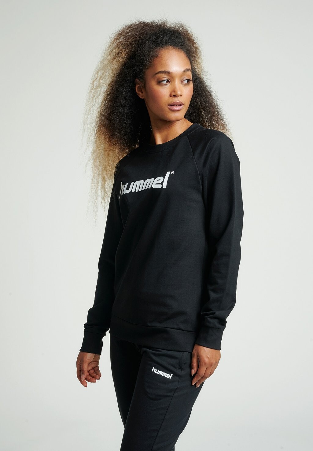 Толстовка Hummel, цвет black
Толстовка Hummel, цвет black