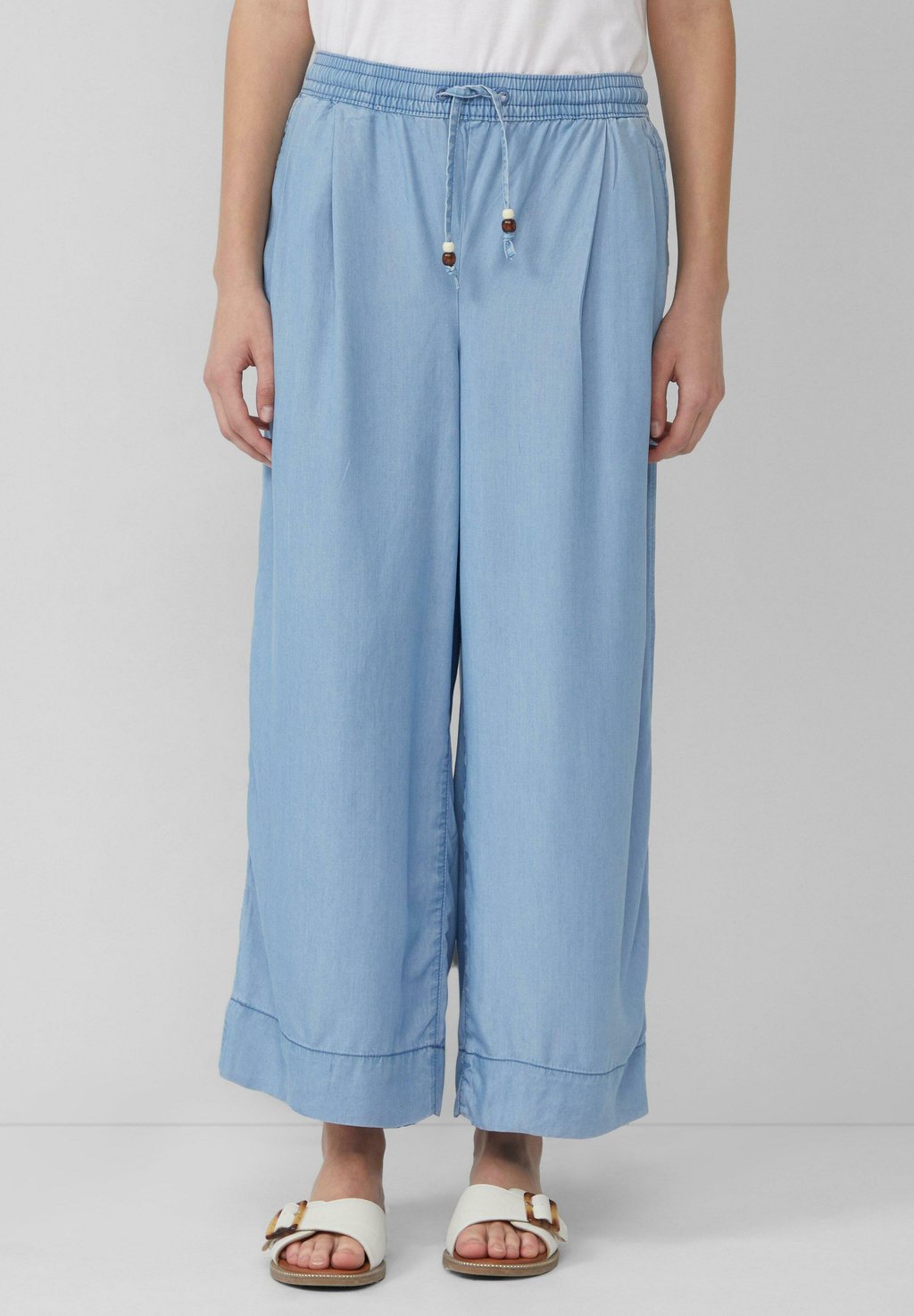 Брюки CULOTTE SURI RELAXED FIT WIDE LEG ELASTISCHE BAND s.Oliver, синий
Брюки CULOTTE SURI RELAXED FIT WIDE LEG ELASTISCHE BAND s.Oliver, синий