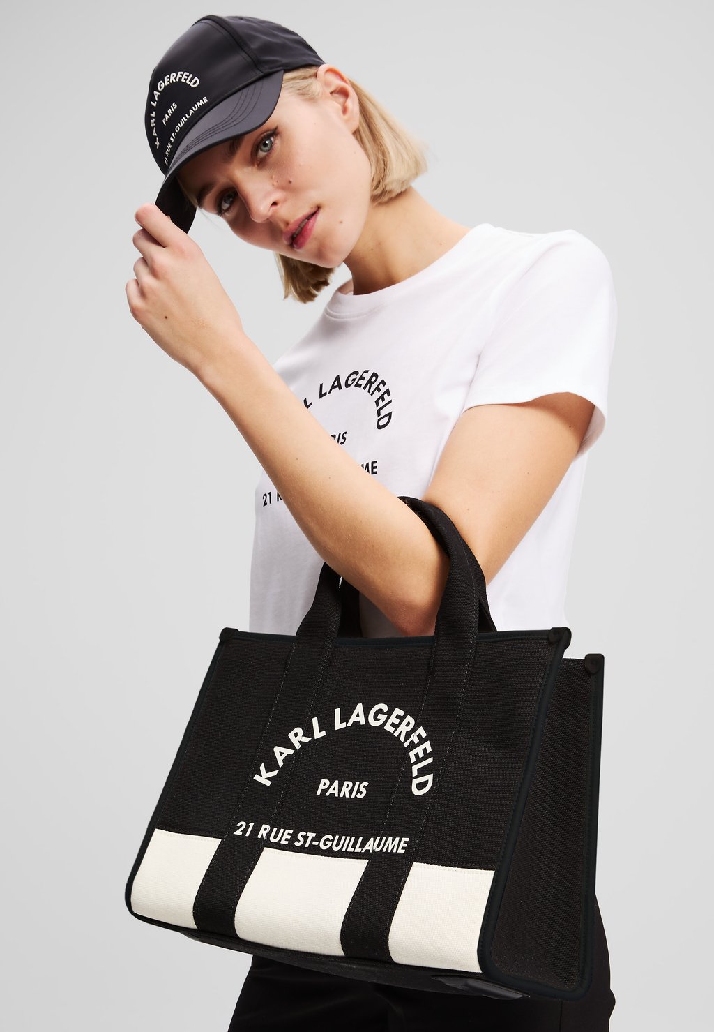 Сумка через плечо SQUARE TOTE - Across body bag KARL LAGERFELD, черный
Сумка через плечо SQUARE TOTE - Across body bag KARL LAGERFELD, черный