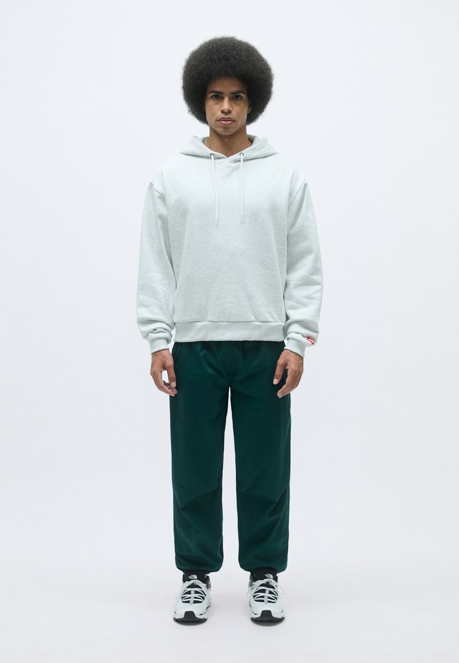 Толстовка The North Face REDBOX HOODIE, Classic Grey Heather/Grey
Толстовка The North Face REDBOX HOODIE, Classic Grey Heather/Grey