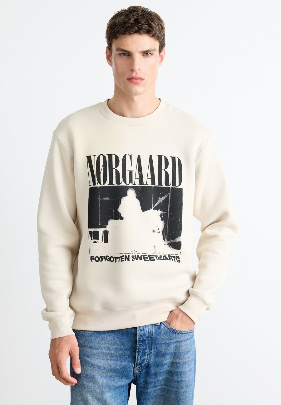 Толстовка Mads Nørgaard STANDARD BAND CREW, Rainy Day/Sand
Толстовка Mads Nørgaard STANDARD BAND CREW, Rainy Day/Sand