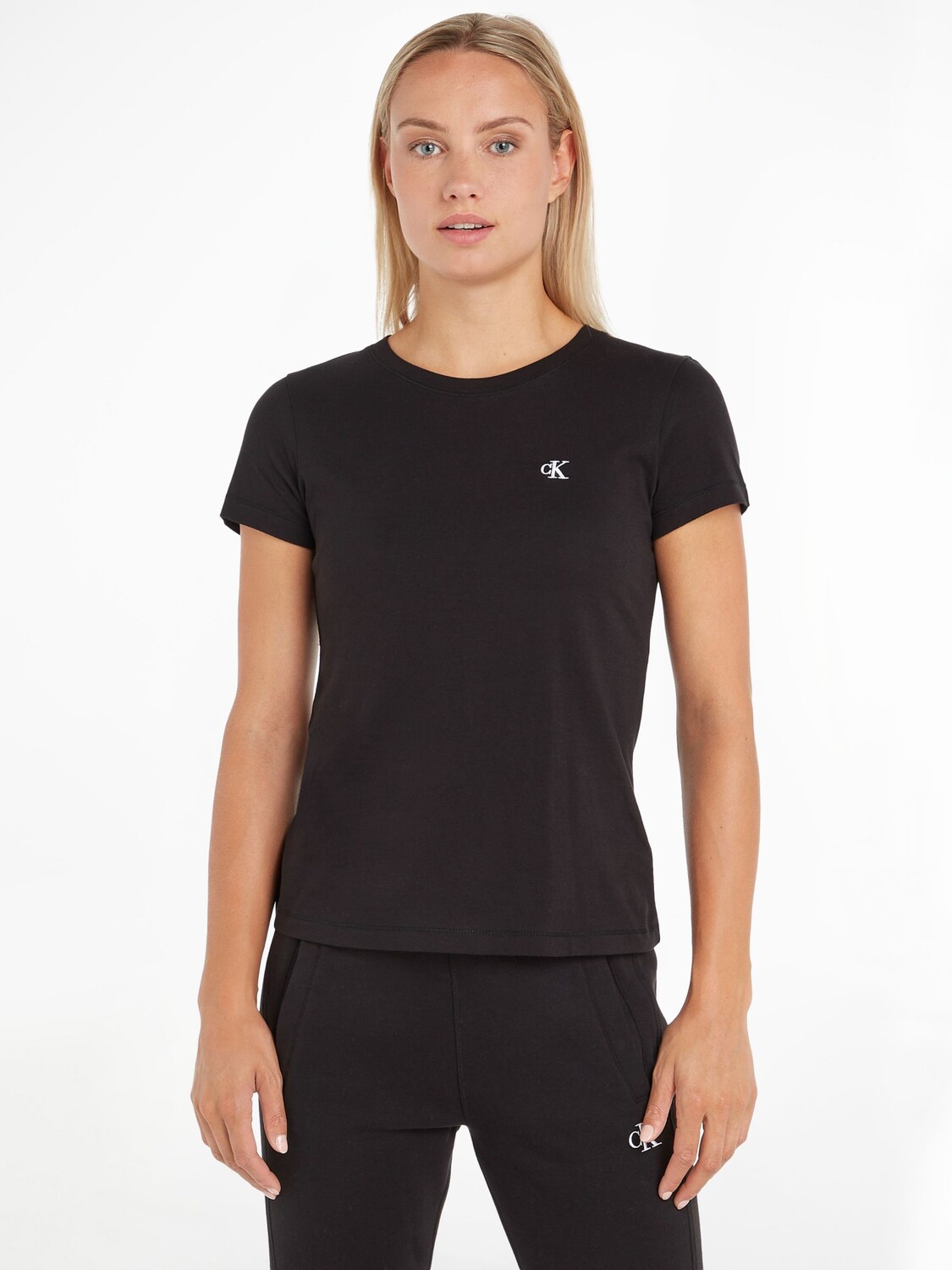 Узкая футболка с вышивкой Calvin Klein Jeans, цвет CK Black
Узкая футболка с вышивкой Calvin Klein Jeans, цвет CK Black