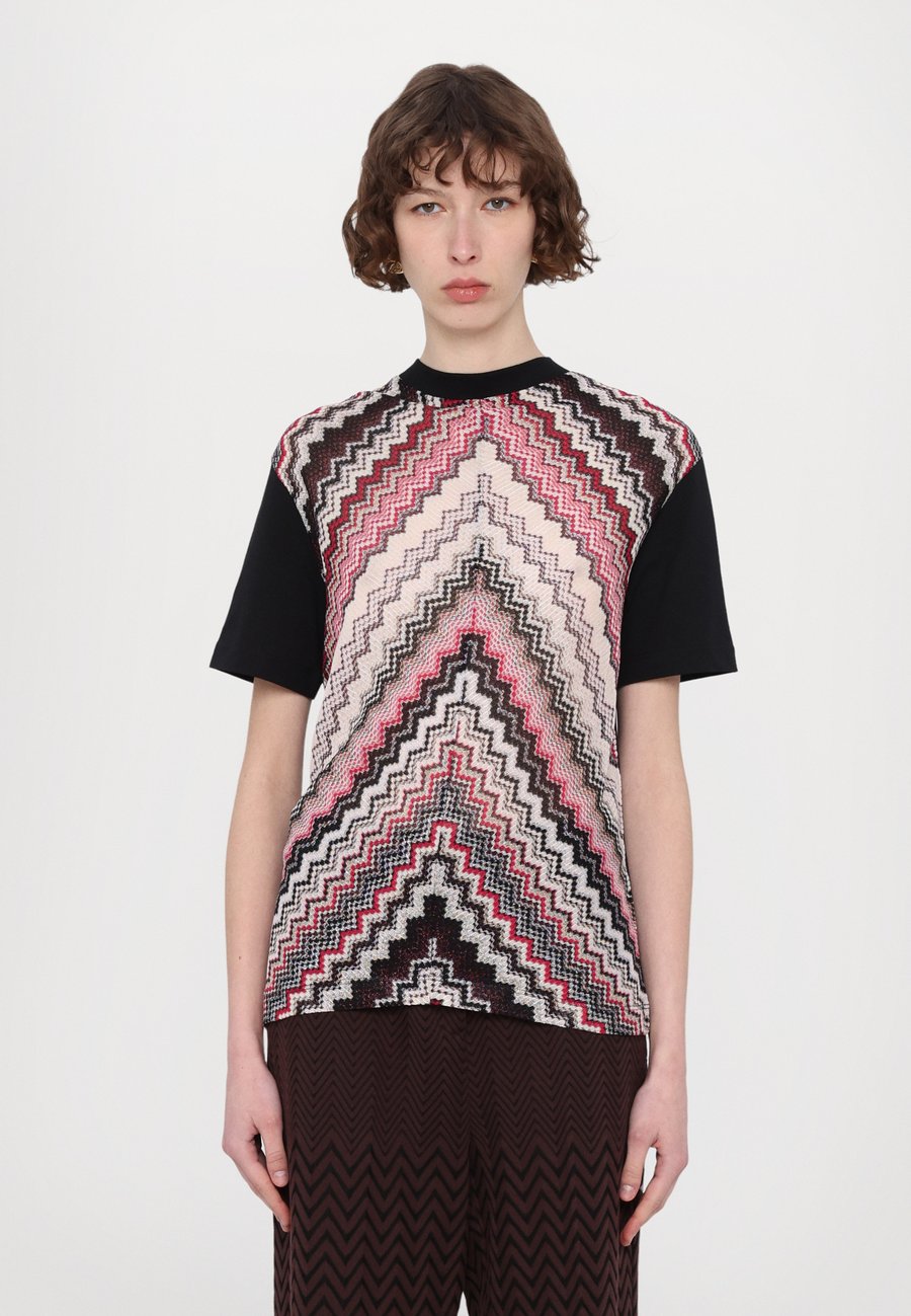 Футболка Missoni SHORT SLEEVE , Black\\Red\\Grey/Black
Футболка Missoni SHORT SLEEVE , Black\\Red\\Grey/Black