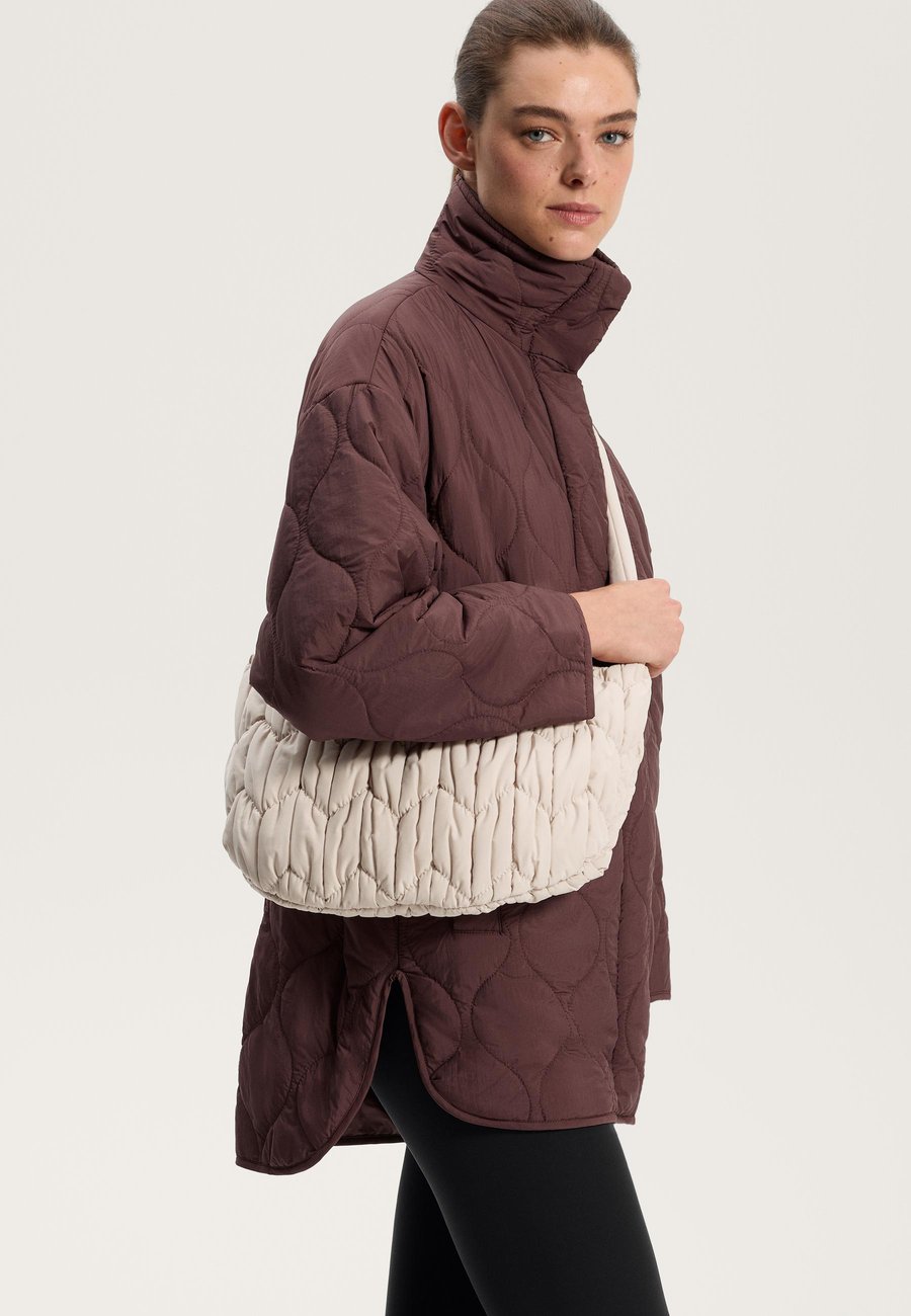 Сумка OYSHO Handbag, Beige
Сумка OYSHO Handbag, Beige