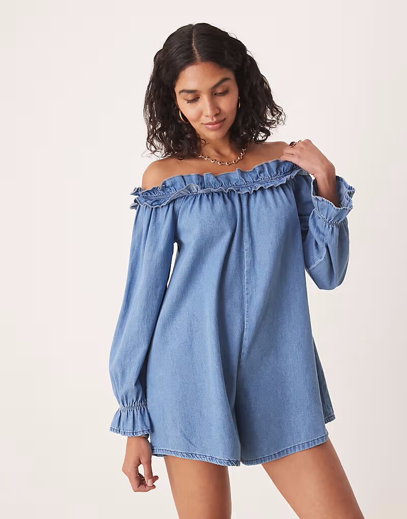 Мягкий джинсовый комбинезон ASOS DESIGN с открытыми плечами и оборками светло-голубого цвета
Мягкий джинсовый комбинезон ASOS DESIGN с открытыми плечами и оборками светло-голубого цвета