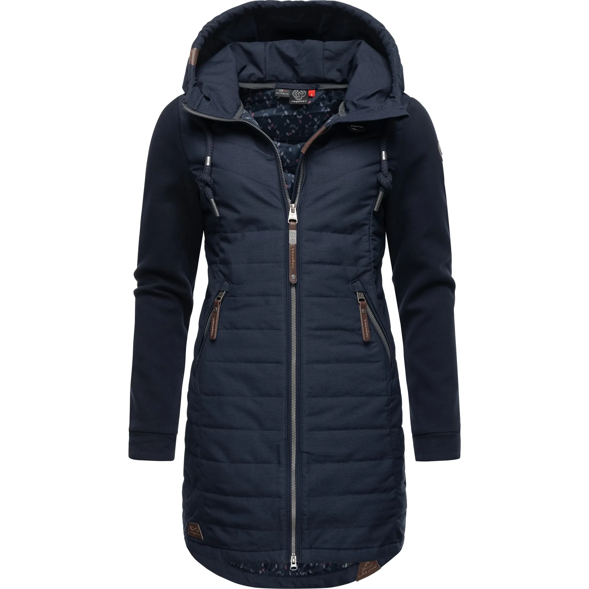 Стеганое пальто Ragwear "Lucinda Long", пальто из современного микса материалов с капюшоном, цвет морской волны
Стеганое пальто Ragwear "Lucinda Long", пальто из современного микса материалов с капюшоном, цвет морской волны