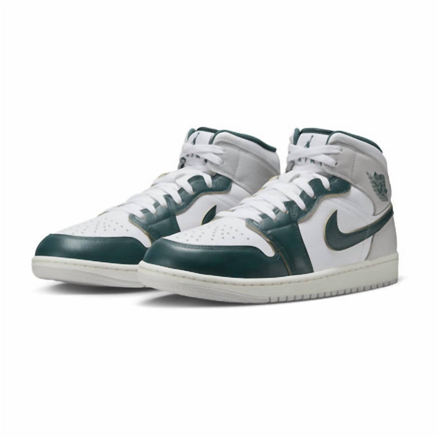 Баскетбольные кроссовки Air Jordan 1 Mid Se мужские белого/окисленного зеленого цвета Nike
Баскетбольные кроссовки Air Jordan 1 Mid Se мужские белого/окисленного зеленого цвета Nike