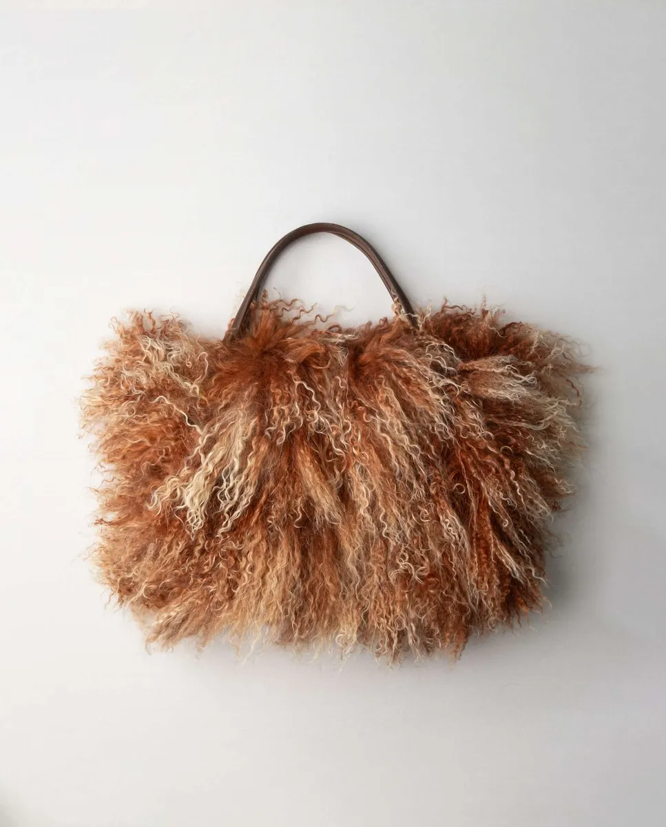 Большая многофункциональная сумка из тибетской овчины De La Roca, коричневый
Большая многофункциональная сумка из тибетской овчины De La Roca, коричневый