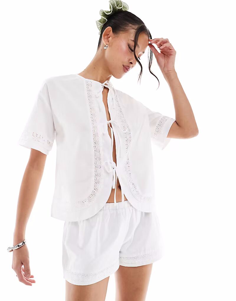 Короткие шорты-боксеры Daisy Street с низкой посадкой белого цвета
Короткие шорты-боксеры Daisy Street с низкой посадкой белого цвета