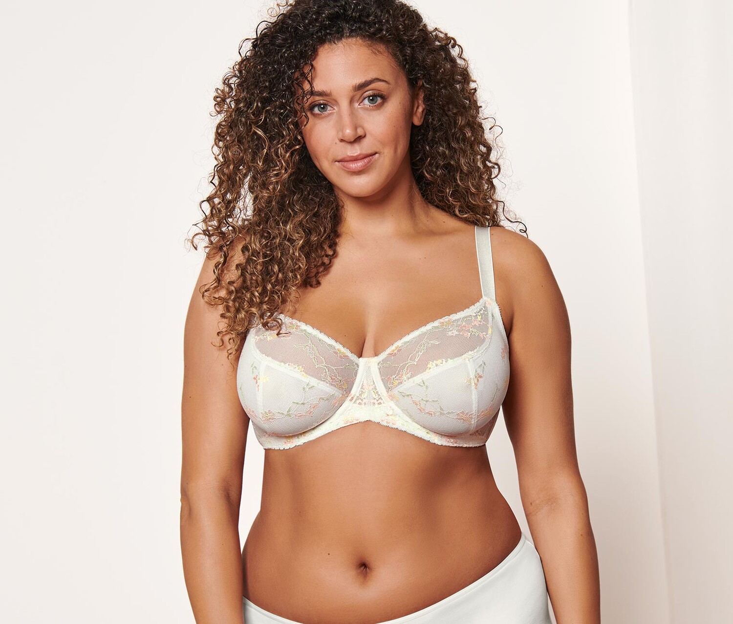 Бюстгальтер на косточках с кружевом Tchibo, кремового цвета
Бюстгальтер на косточках с кружевом Tchibo, кремового цвета