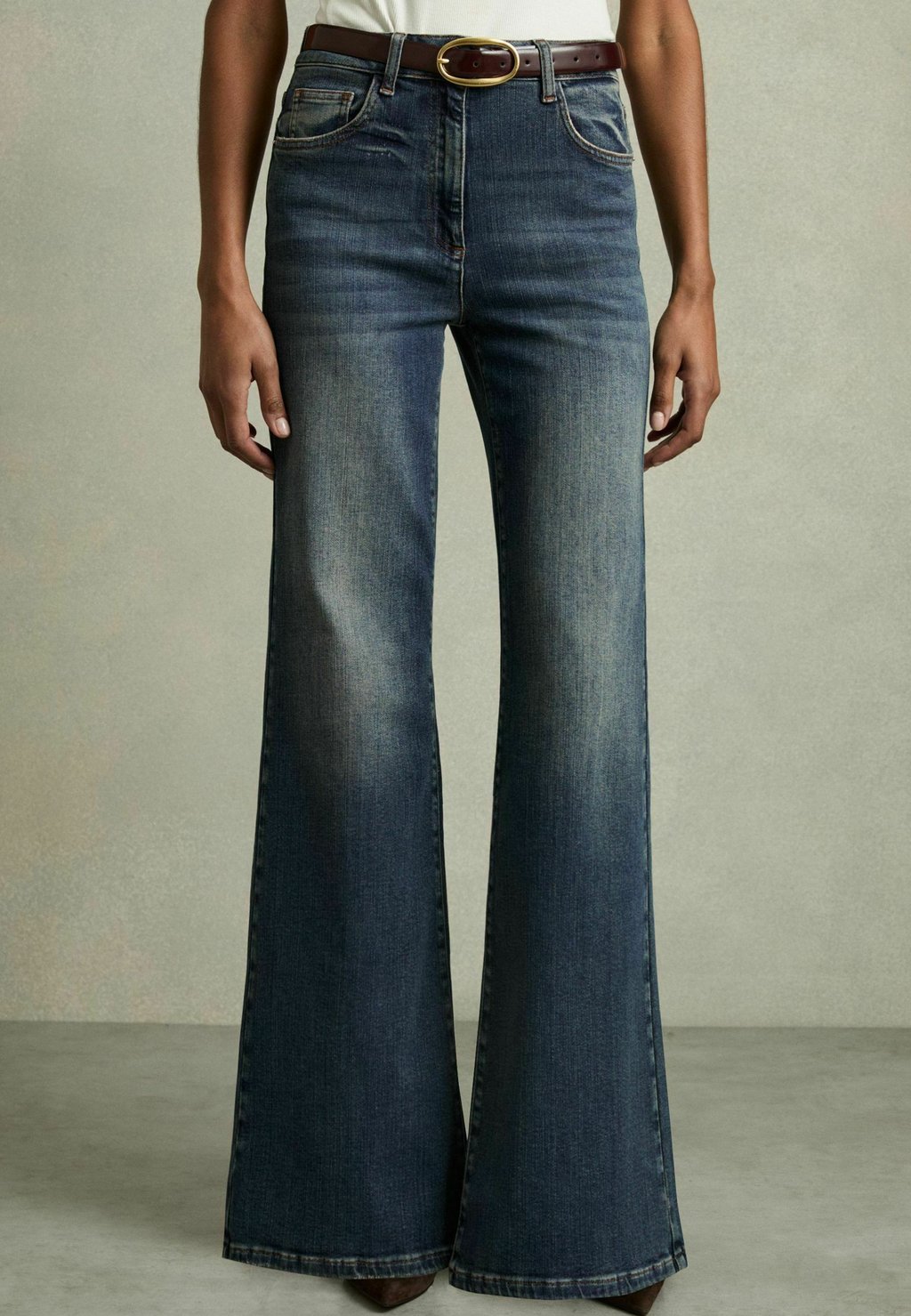 Расклешенные джинсы Reiss, синий
Расклешенные джинсы Reiss, синий