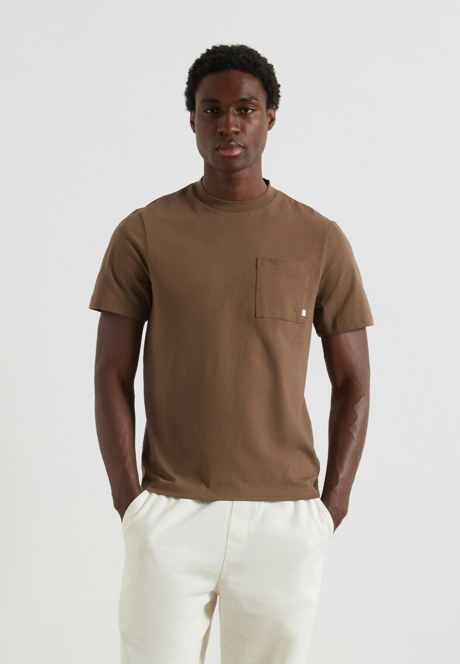 Футболка Farah STACY POCKET, Clove Brown/Brown, Коричневый, Футболка Farah STACY POCKET, Clove Brown/Brown
Футболка Farah STACY POCKET, Clove Brown/Brown, Коричневый, Футболка Farah STACY POCKET, Clove Brown/Brown