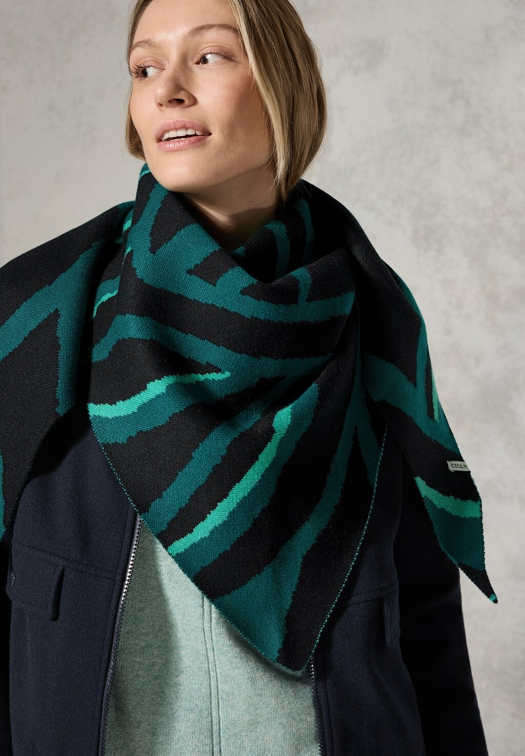 Шарф DREIECK Cecil, черный
Шарф DREIECK Cecil, черный