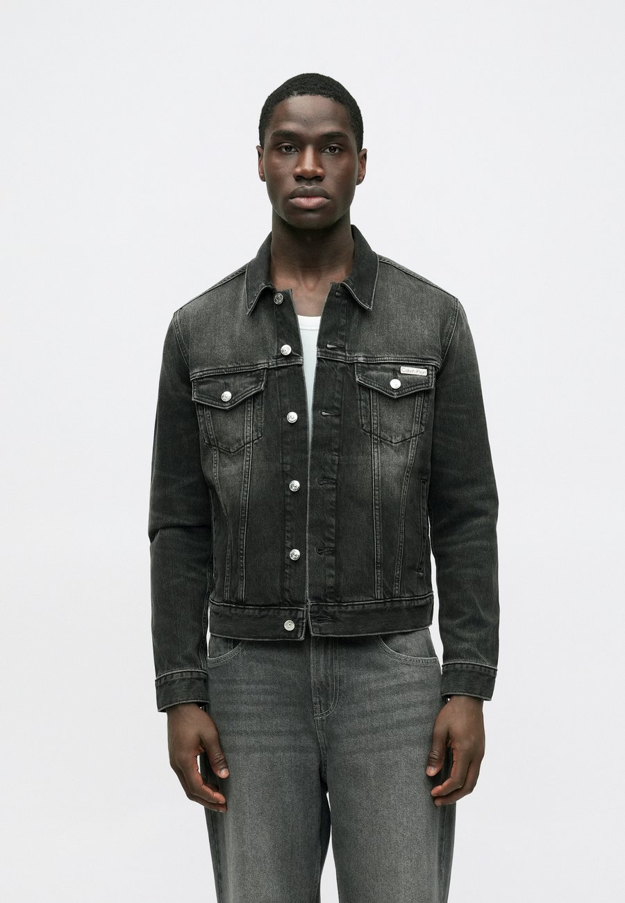 Куртка Calvin Klein Jeans CLASSIC TRUCKER, Black/Black Denim
Куртка Calvin Klein Jeans CLASSIC TRUCKER, Black/Black Denim