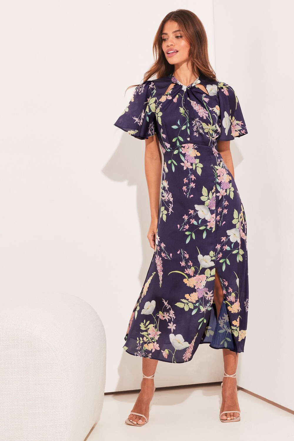 Платье миди с расклешенными рукавами и вырезом-капелькой спереди Lipsy, синий
Платье миди с расклешенными рукавами и вырезом-капелькой спереди Lipsy, синий