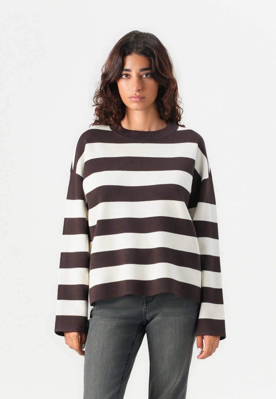 Джемпер Vero Moda VMSILJE O-NECK BOXY, Chocolate Torte/Birch/Dark Brown
Джемпер Vero Moda VMSILJE O-NECK BOXY, Chocolate Torte/Birch/Dark Brown