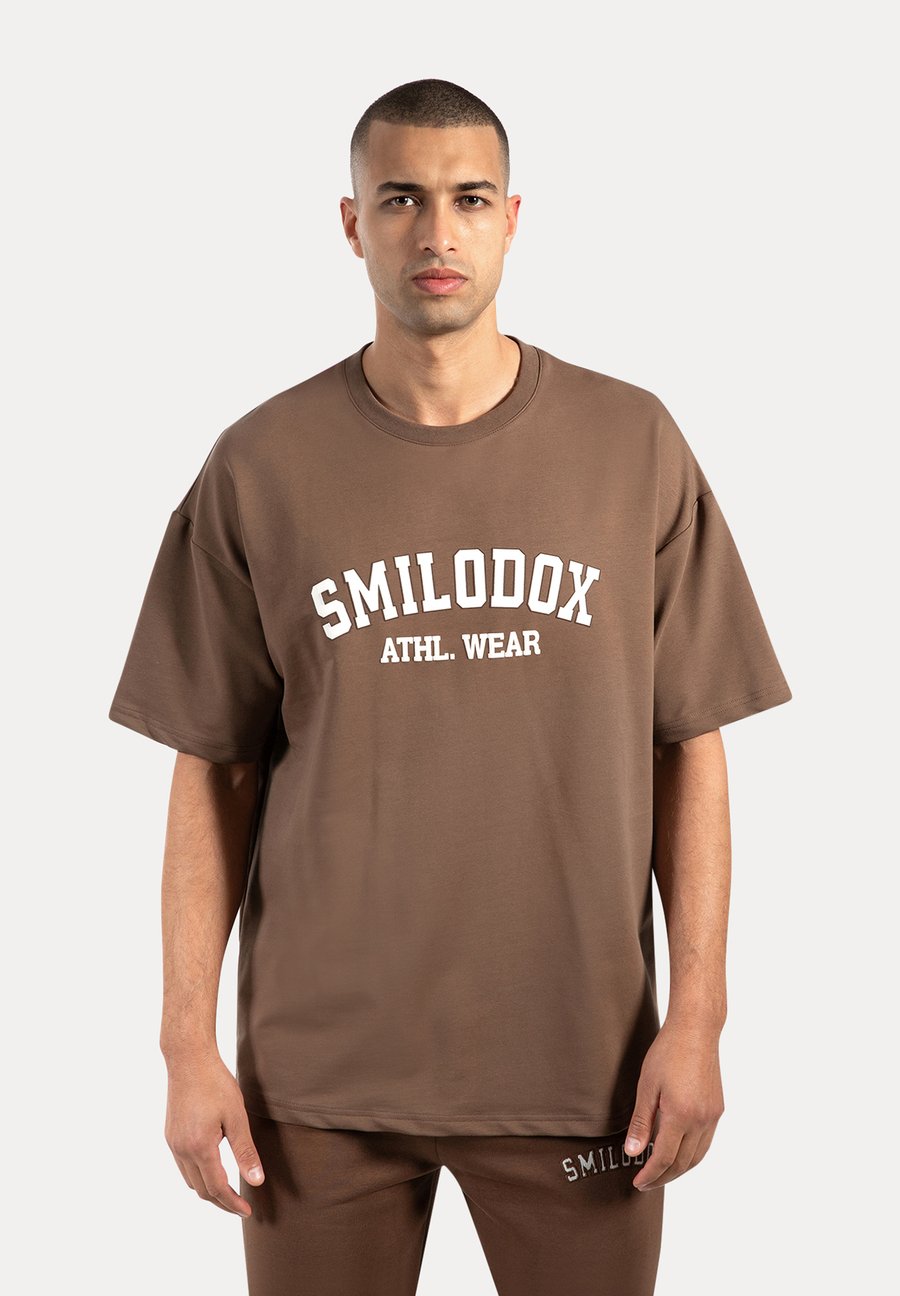 Футболка Smilodox PRINT LOGO KAYSON, Dunkelbraun/Dark Brown, Коричневый, Футболка Smilodox PRINT LOGO KAYSON, Dunkelbraun/Dark Brown
Футболка Smilodox PRINT LOGO KAYSON, Dunkelbraun/Dark Brown, Коричневый, Футболка Smilodox PRINT LOGO KAYSON, Dunkelbraun/Dark Brown