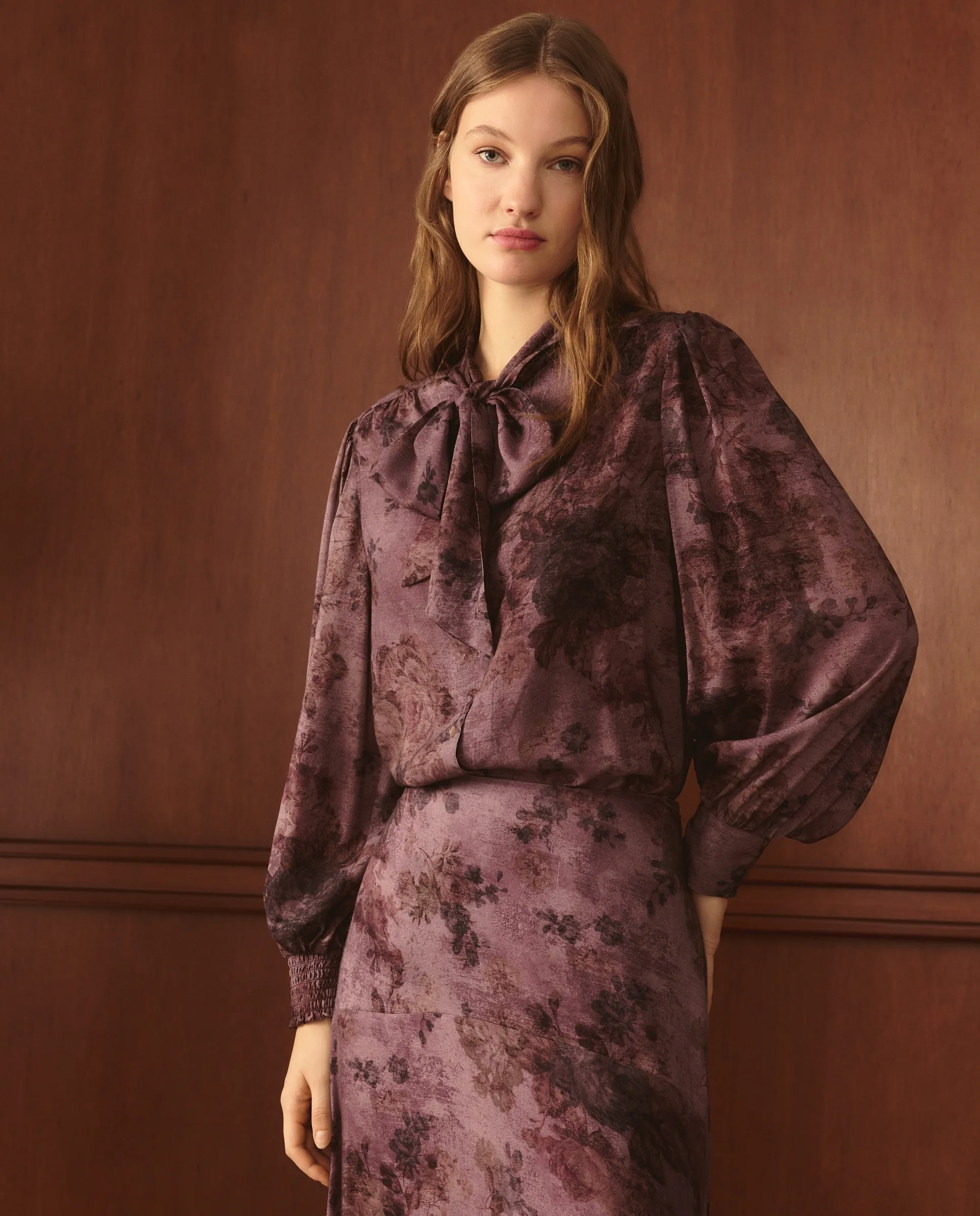 Женская блузка с цветочным узором Кретона Lloyd's, фиолетовый
Женская блузка с цветочным узором Кретона Lloyd's, фиолетовый