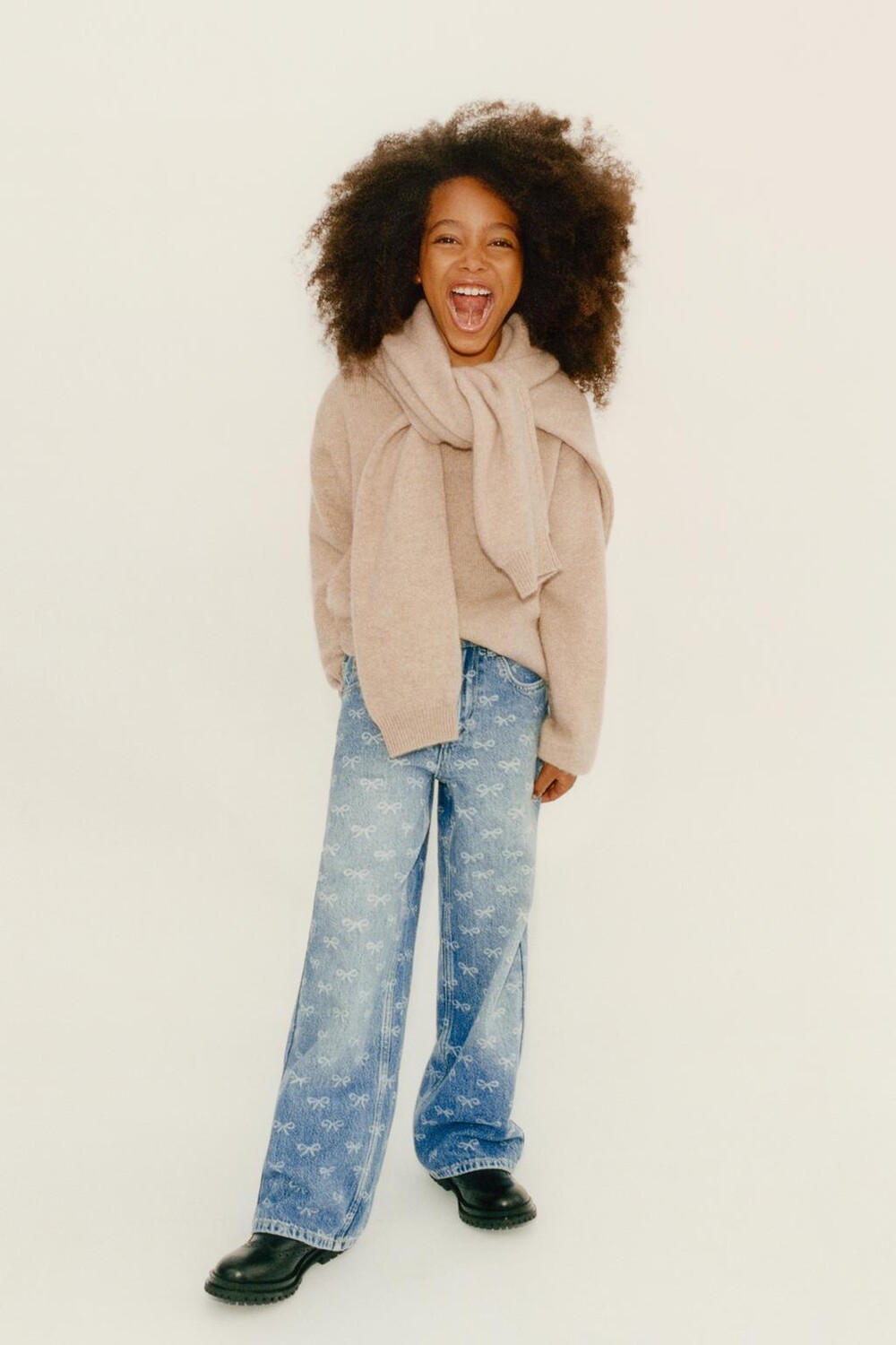 Джинсы прямого кроя с бантами ZARA, синий 
Джинсы прямого кроя с бантами ZARA, синий