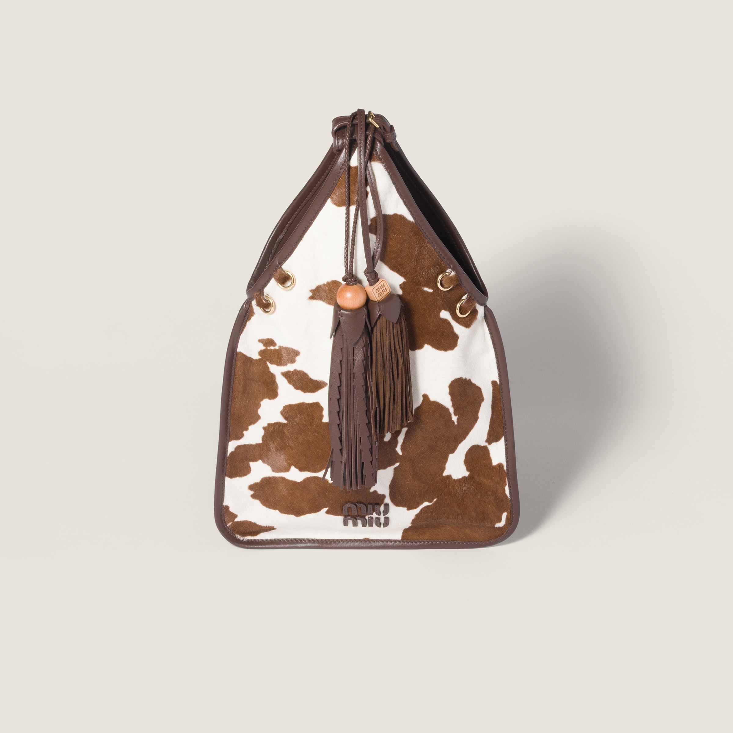 Сумка из телячьей шкуры MIU MIU, белый/жженая сиена
Сумка из телячьей шкуры MIU MIU, белый/жженая сиена