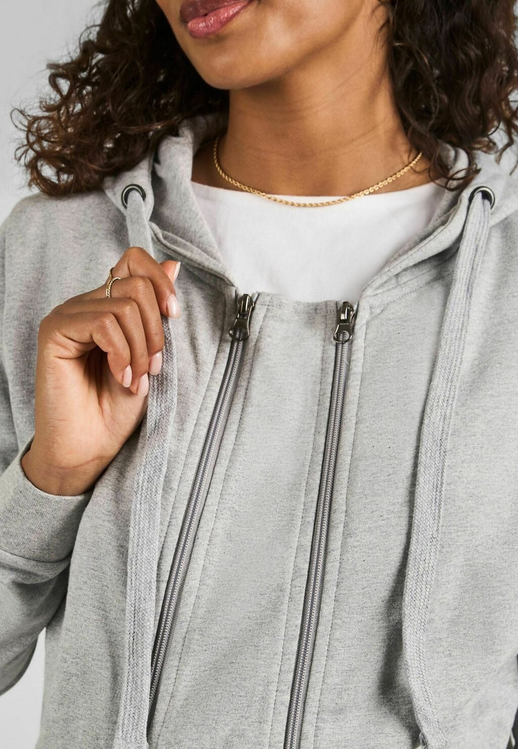 Толстовка на молнии 3-IN-1 WITH CARRIER PANEL. MATERNITY REGULAR FIT JoJo Maman Bébé, серый
Толстовка на молнии 3-IN-1 WITH CARRIER PANEL. MATERNITY REGULAR FIT JoJo Maman Bébé, серый