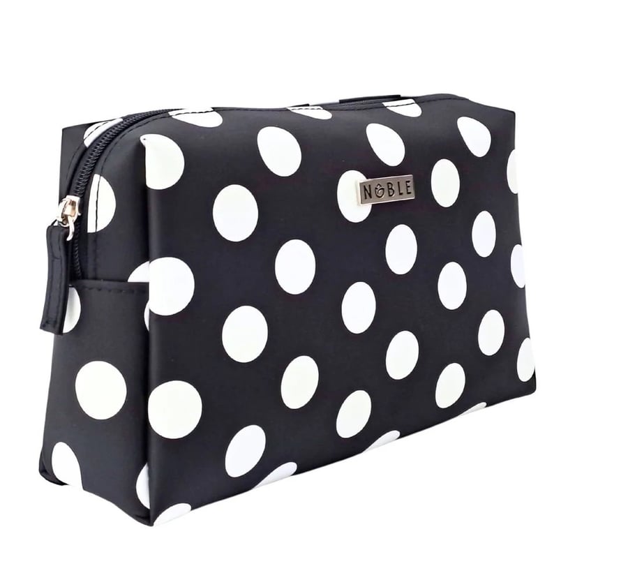 Большая косметичка женская сумка дорожный органайзер серия NOBLE BLACK
Большая косметичка женская сумка дорожный органайзер серия NOBLE BLACK