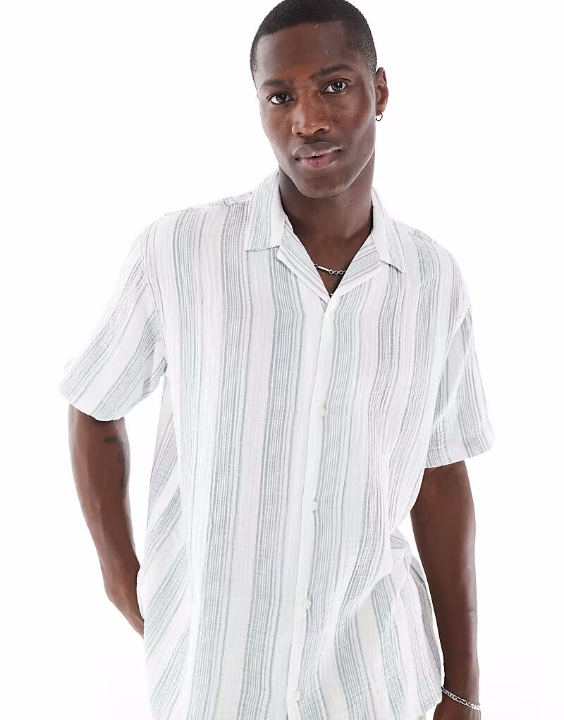 Рубашка Jack & Jones Revere с воротником в синюю текстурную полоску
Рубашка Jack & Jones Revere с воротником в синюю текстурную полоску