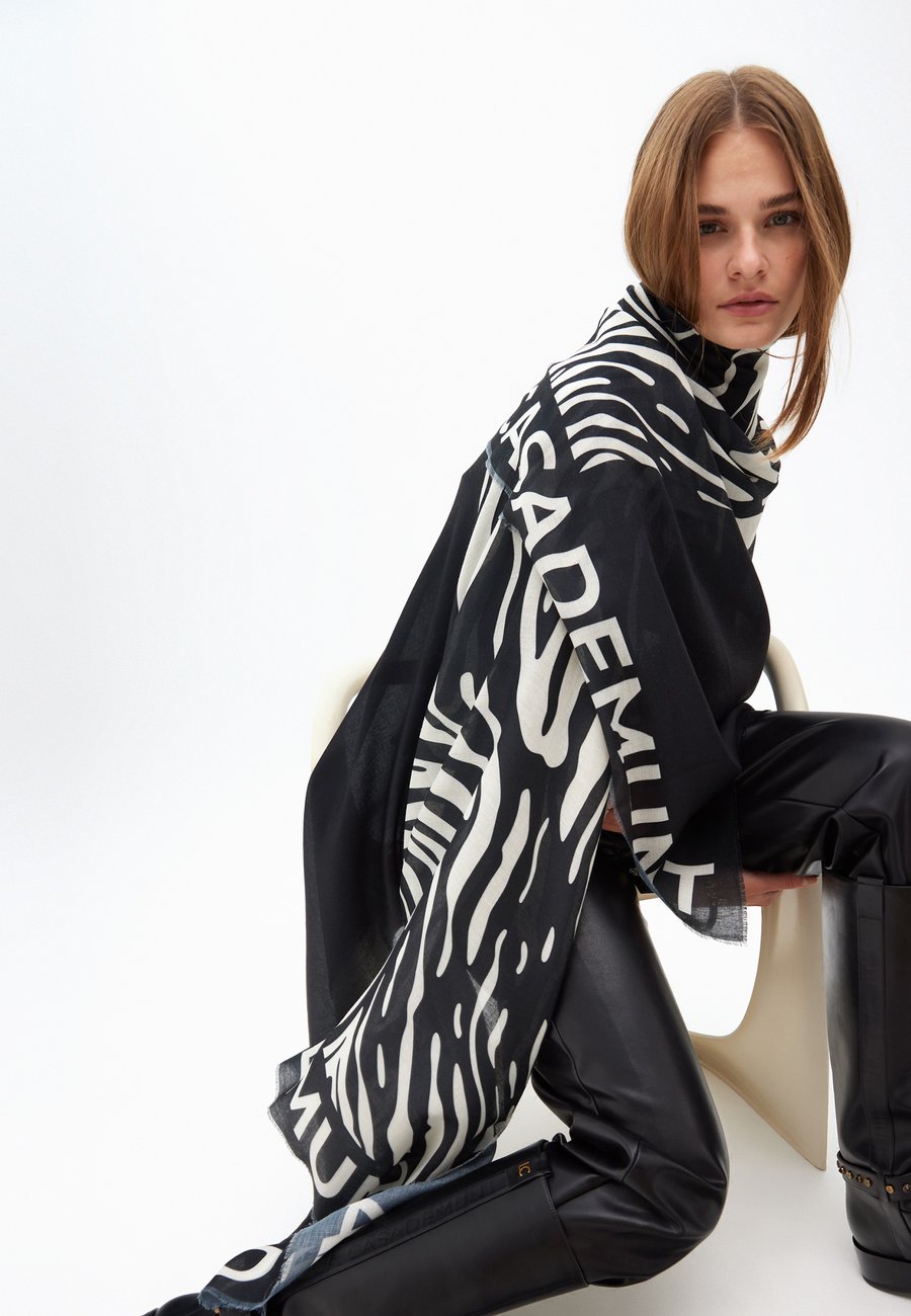 Шарф LOLA CASADEMUNT Scarf, Black
Шарф LOLA CASADEMUNT Scarf, Black