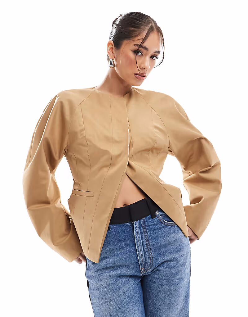 Блейзер ASOS DESIGN с зауженной талией и рукавами цвета верблюжьей шерсти
Блейзер ASOS DESIGN с зауженной талией и рукавами цвета верблюжьей шерсти