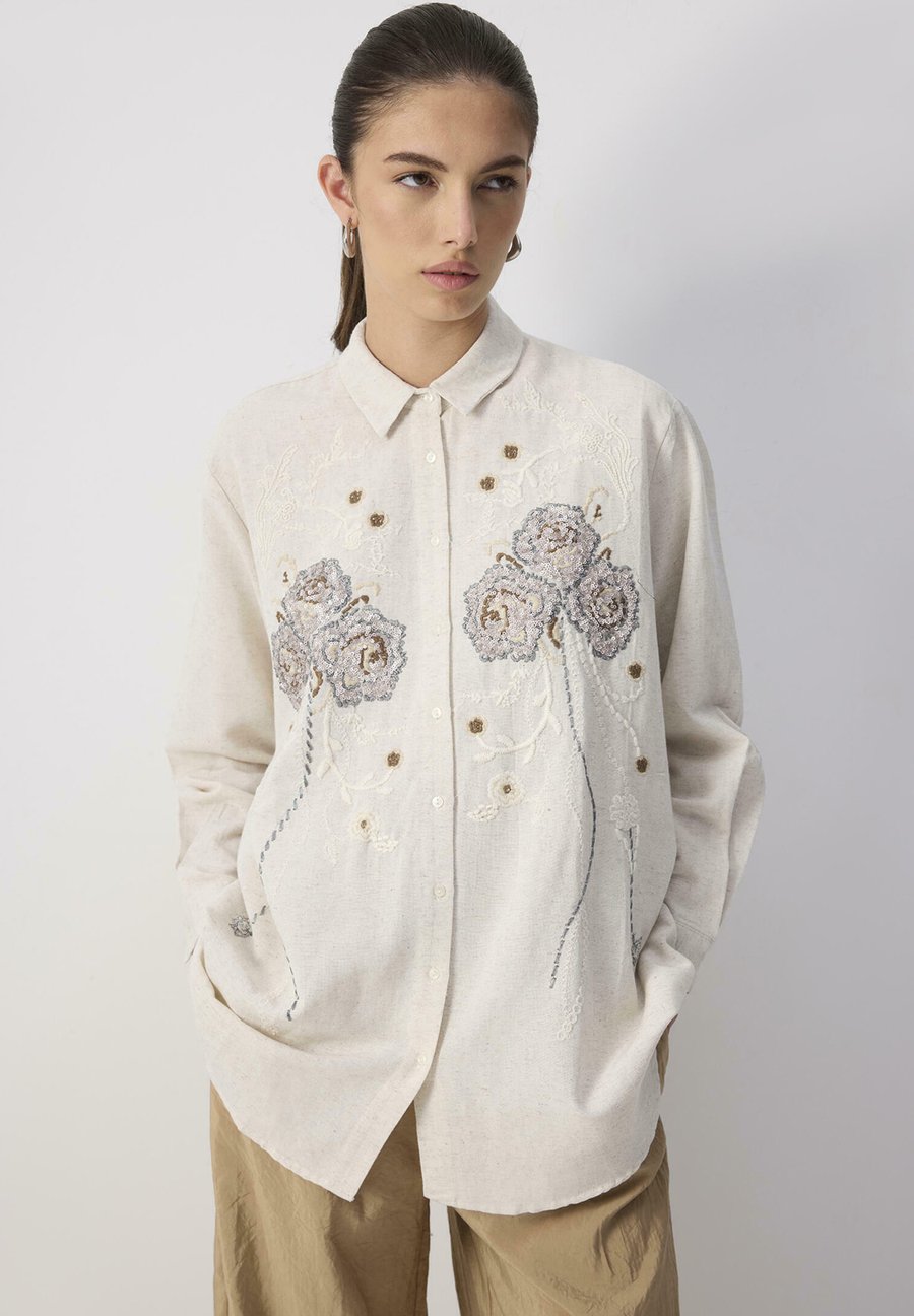 Блуза Touché Privé TEXTURED EMBROIDERED, Natural/Beige
Блуза Touché Privé TEXTURED EMBROIDERED, Natural/Beige